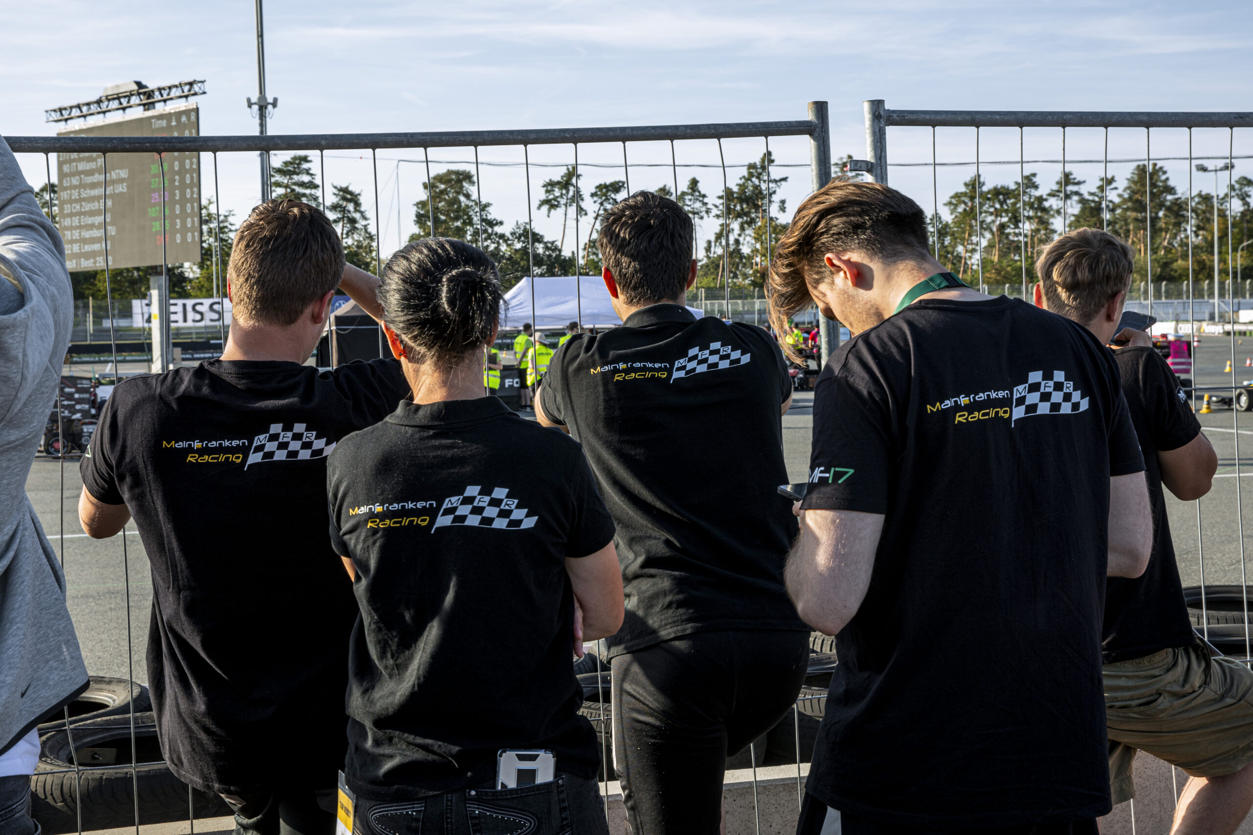FSG Teamlogo auf T Shirts